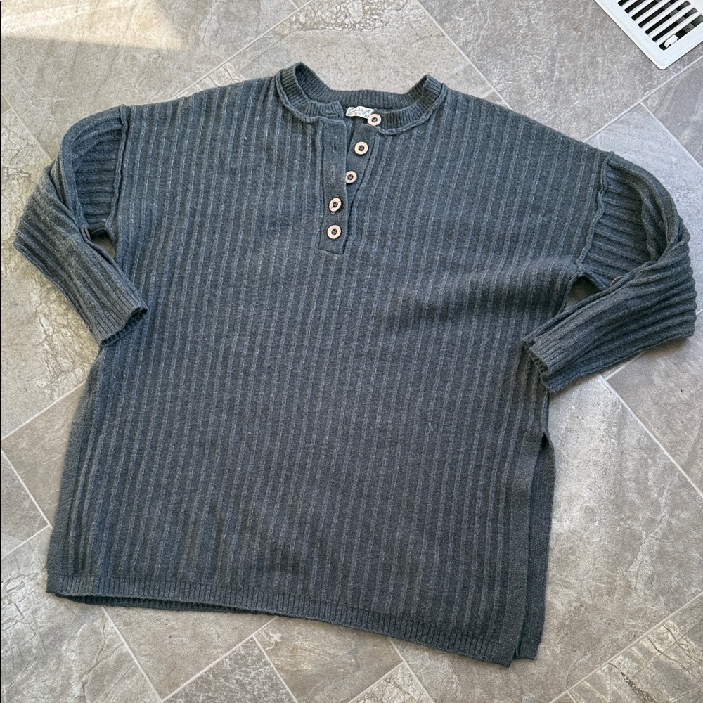 Free people Intimately free XS ladies Gray ribbed Sweater Button Detail